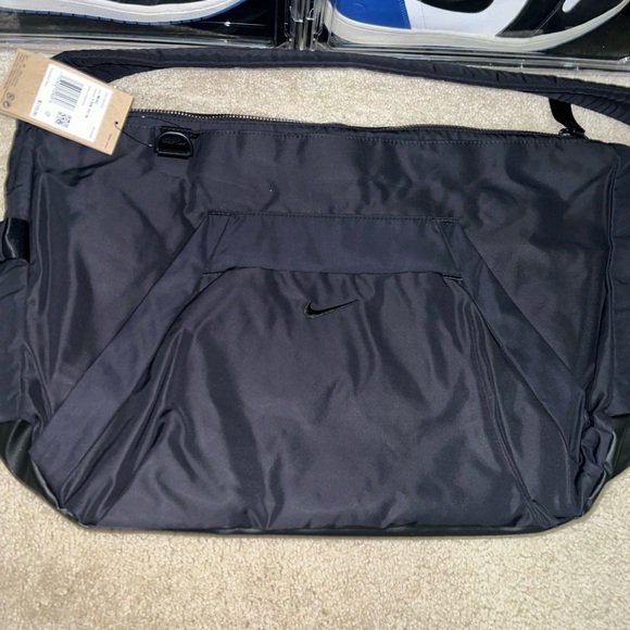 Nike One Tote Bag Women's Training Travel Sports Casual Bag Black HV1193-010 - Picture 1 of 8